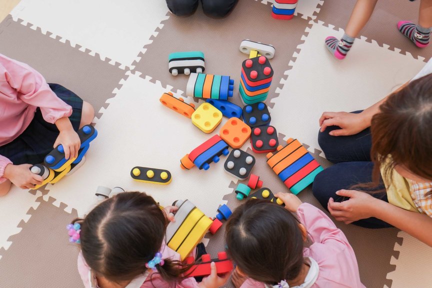 Bisnis Penitipan Anak di Rumah: Mengembangkan Pikiran Muda dan Membangun Komunitas Memulai Penitipan Anak dari Rumah: Solusi Perawatan Anak yang Aman dan Berkelanjutan